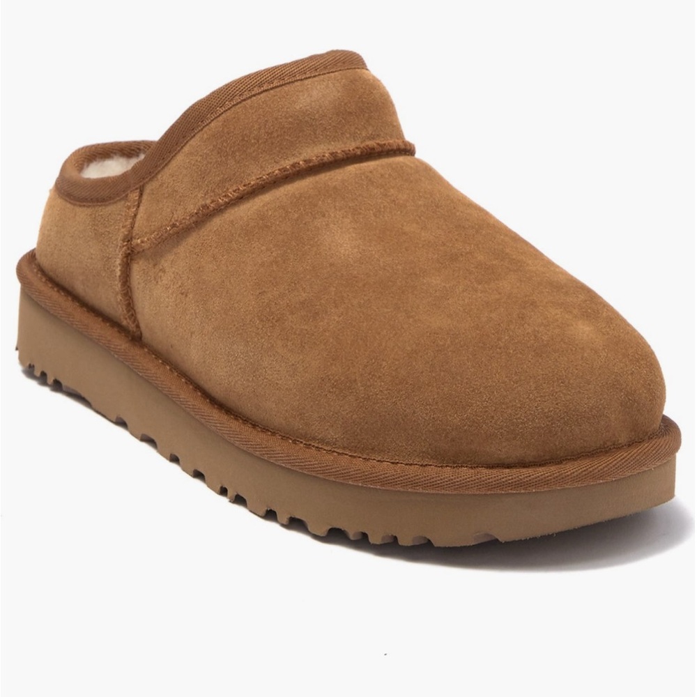 Uggs women shoes size 7 Brand New